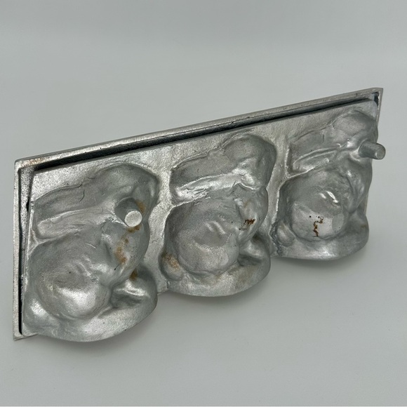 Vintage 3 Bunny Cake Mold - Picture 3 of 4